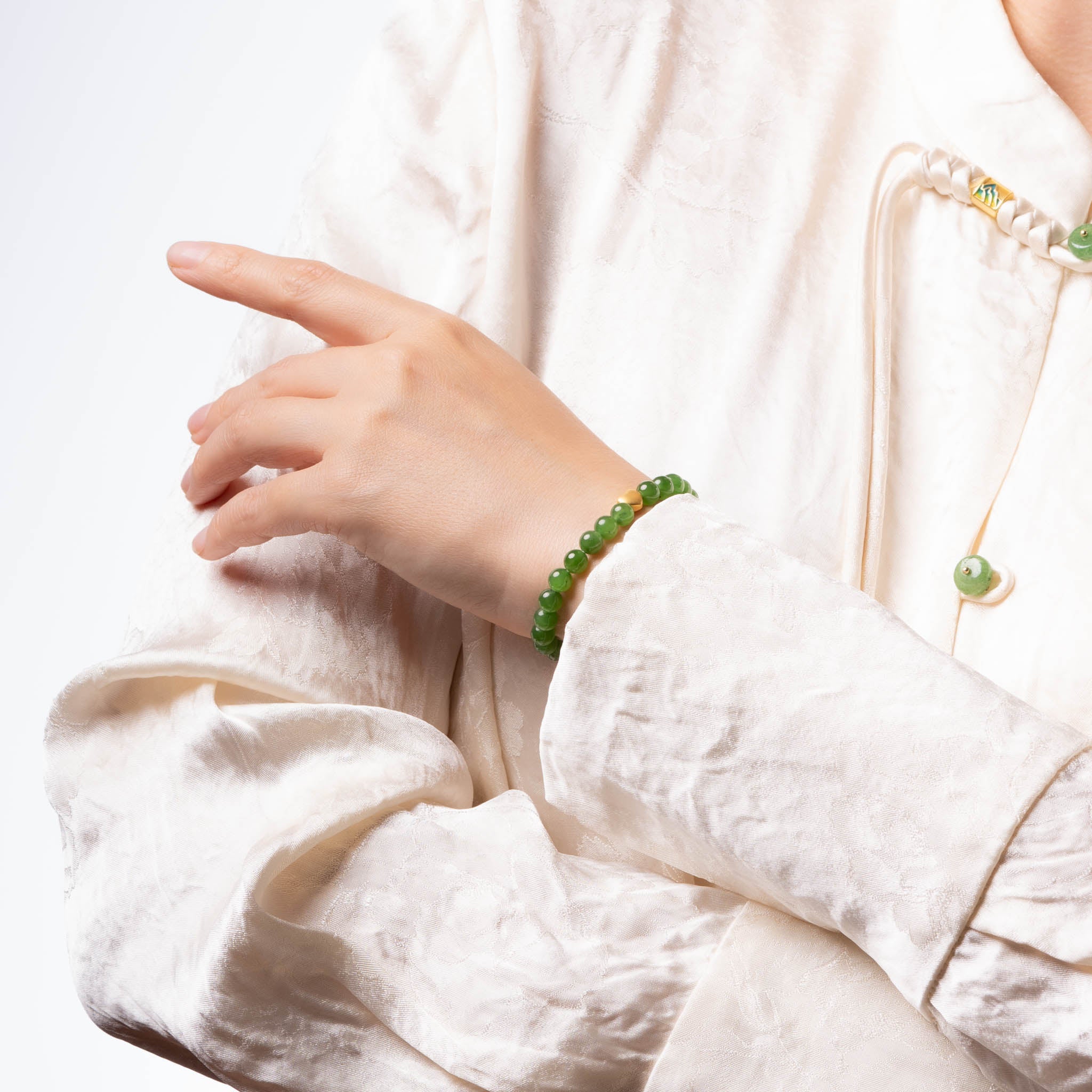 Evergreen Love Bracelet with Natural Jade and 24K Gold Heart - Image 4